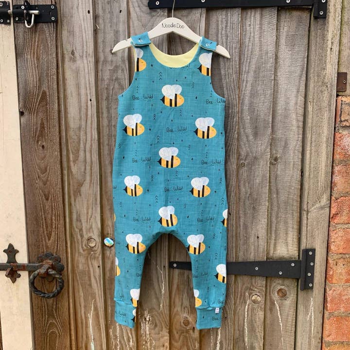 Bee Wild romper/tuinbroek voor wholesale door NoodleDoo Handmade