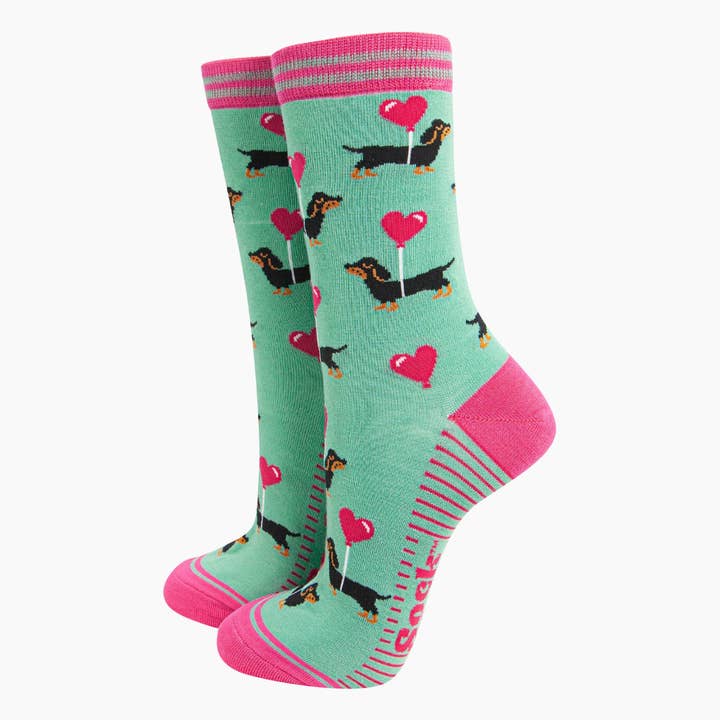Chaussettes en bambou pour femmes - Menthe, Ballon en forme de cœur avec chien saucisse pour la vente par Sock Talk