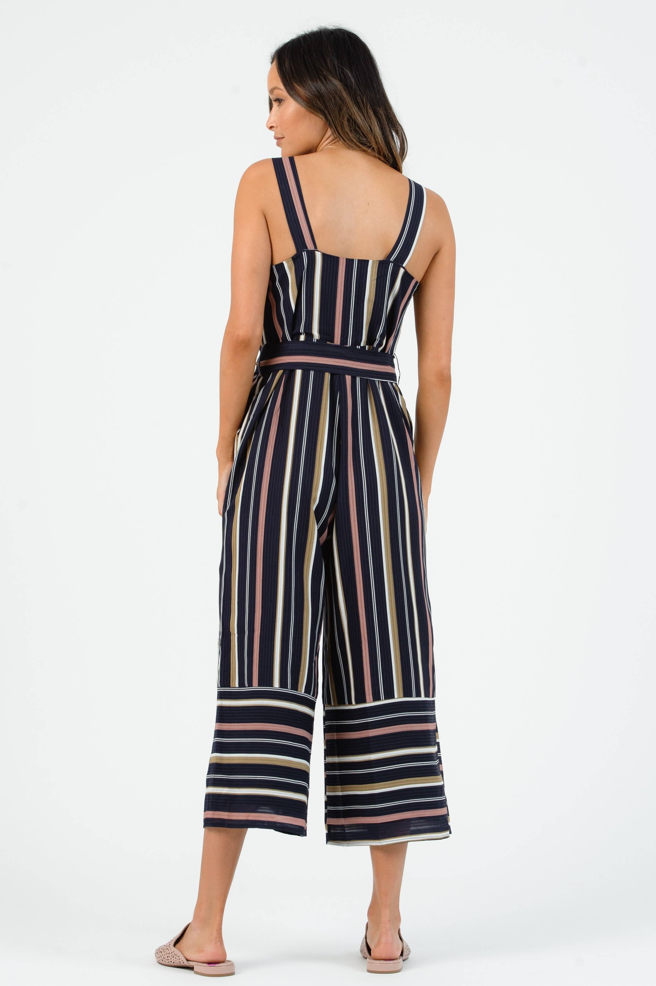 NAVY MULTI STRIPE TUTA IN RAYON CON SCOLLO A V A RIGHE BLU in vendita all'ingrosso su Faire1