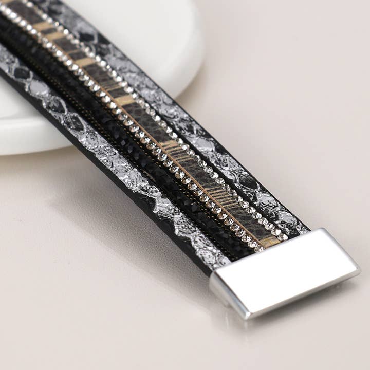 Bracelet en faux serpent noir et gris mélangé pour la vente par Peace Of Mind