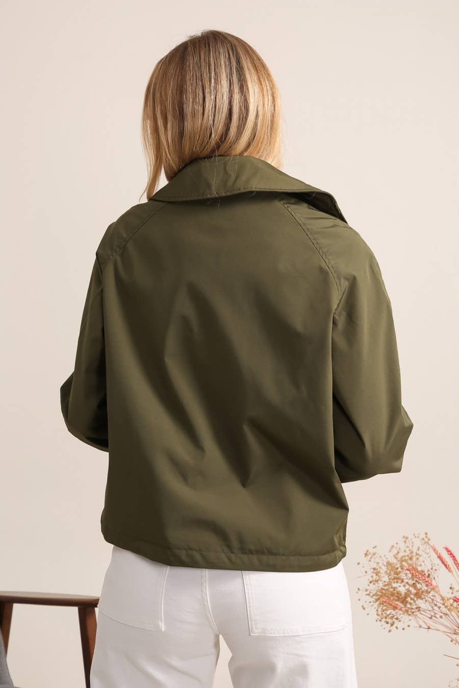 Attrait Paris – wholesale Trench coat – Women’s – Waterproof short trench coat with padding and cuff11