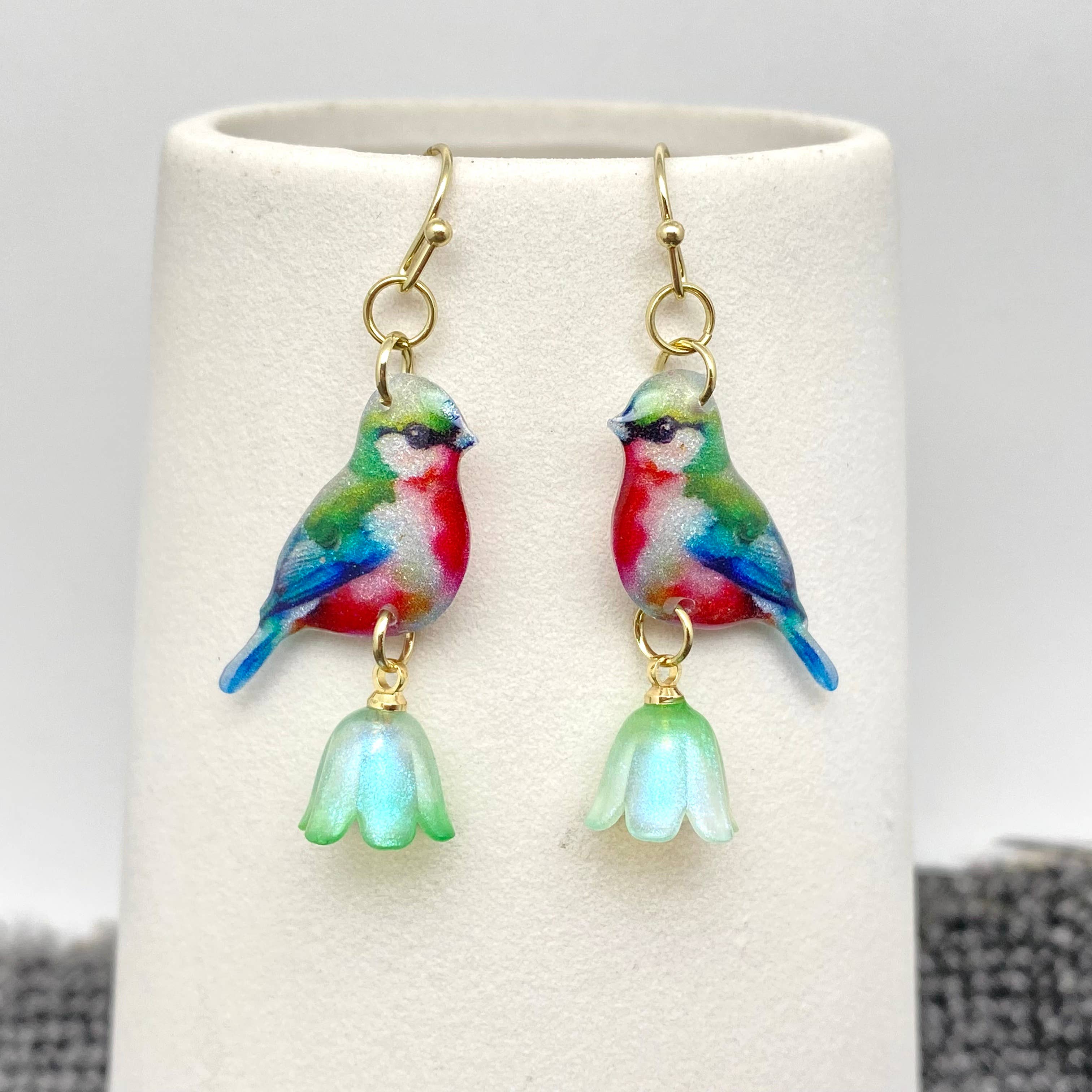 Mio Queena - Wholesale Dangle Earrings - Resin Birds Tit Picking Flowers Dangle Earrings0