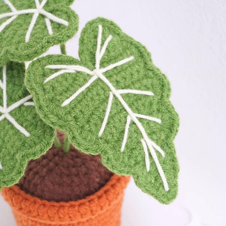 TOMOPOD LLC – wholesale Stuffed/plush toy – Kids & baby – Alocasia Frydek Pot Crochet, Handmade Amigurumi Plant 2