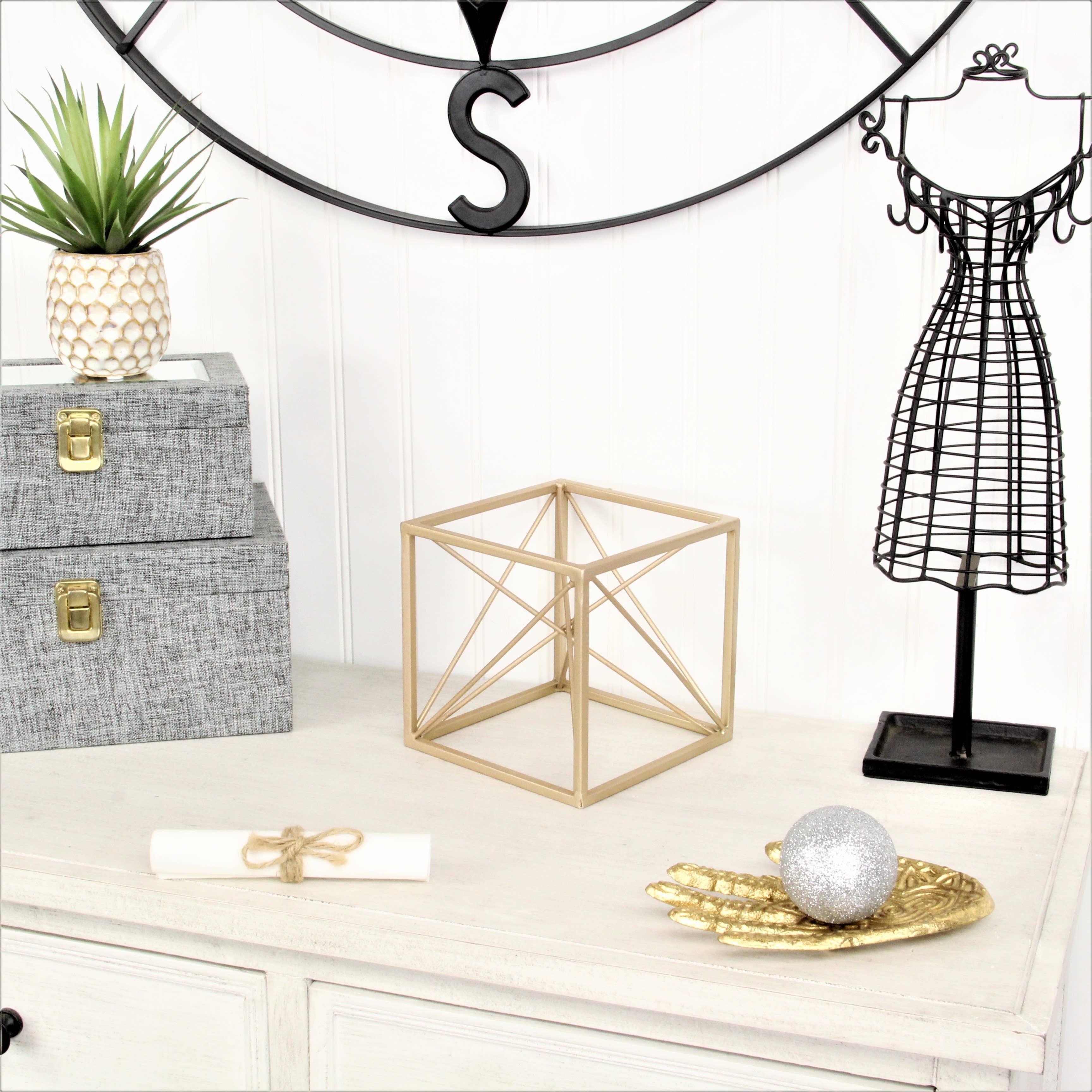 Cheungs Home Decor – wholesale Dekorativt bordsobjekt – Emel abstrakt mönstrad gyllene kubdekor4