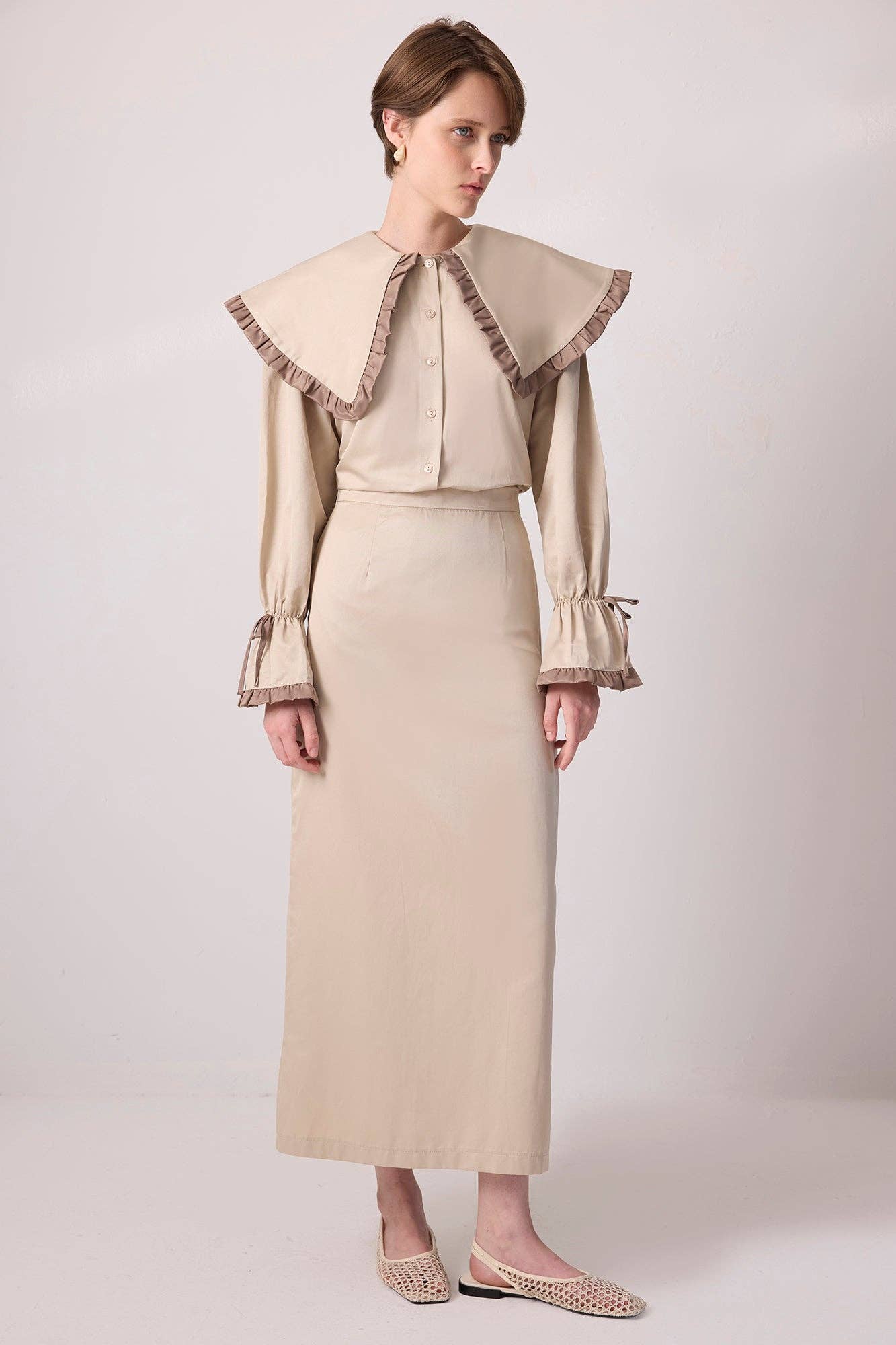 Taş Hemd mit Kontrastkragen und Rüschenbesatz für den Großhandel auf Faire1