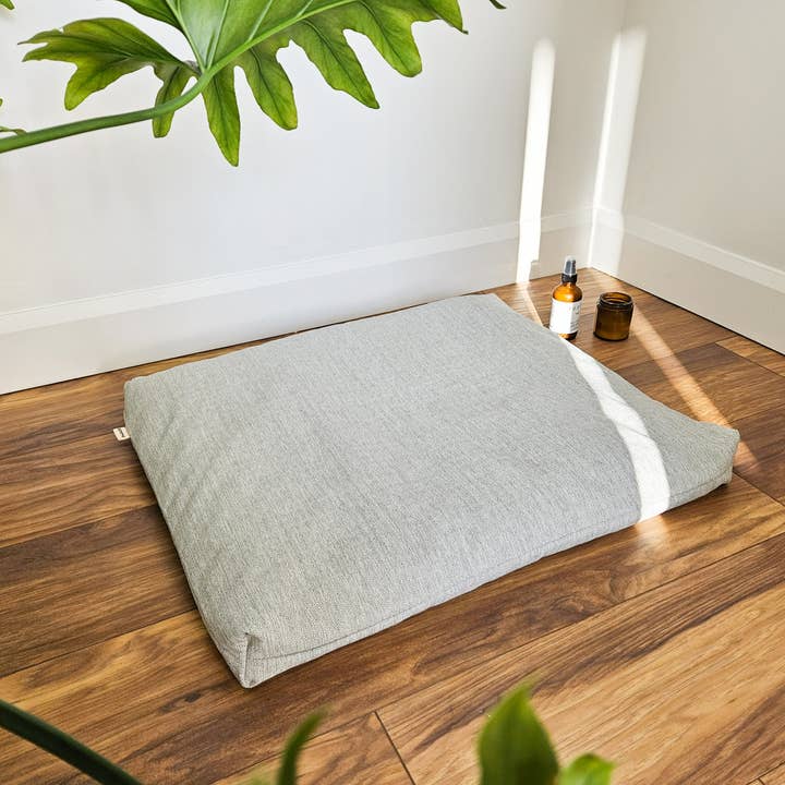 Coussin de sol de méditation Zabuton anti-taches - Fabriqué au Canada pour la vente par Amma Thérapie