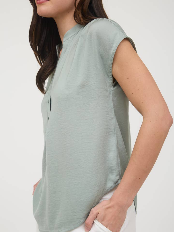 Blu Pepper - Wholesale Blouse - Women's - DROP SHOULDER BUTTON FRONT BLOUSE