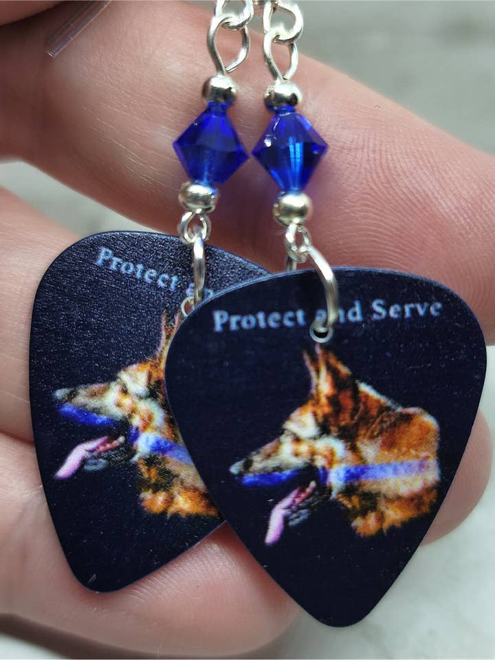 Pendientes de púa de guitarra Pastor Alemán Proteger y Servir para venta al por mayor de Simply Raevyn