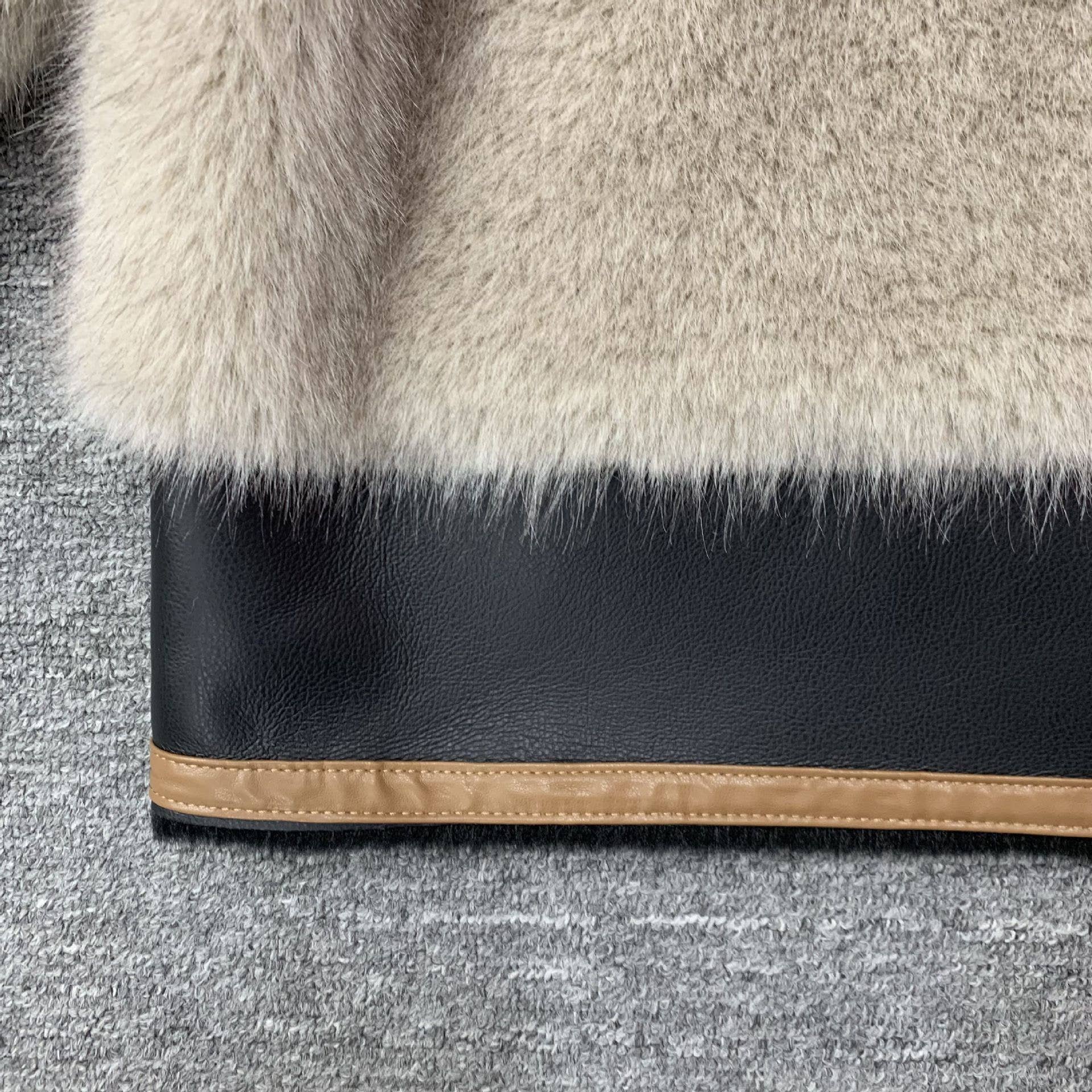 Colore come immagini SY293 Cappotto in ecopelliccia ricamata elegante invernale da donna in vendita all'ingrosso su Faire15