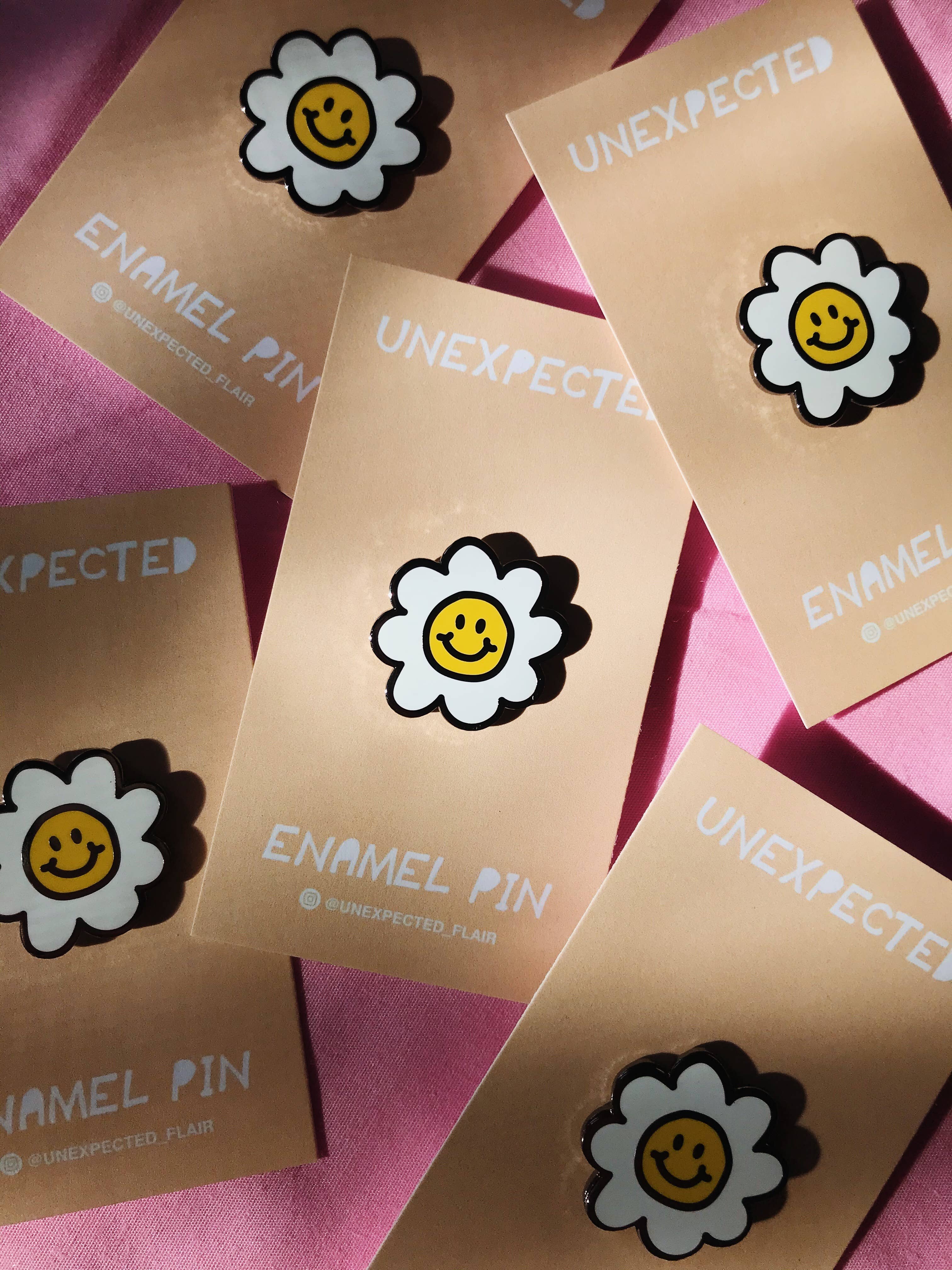 Unexpected Flair - Wholesale Lapel Pin/Button - Daisy Flower Enamel Pin3