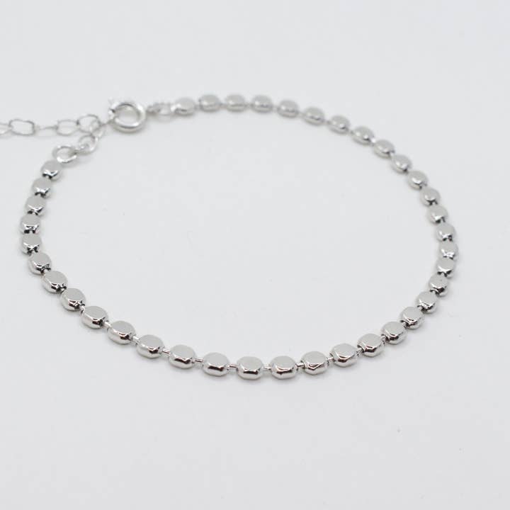 Dünnes Perlenarmband mit Punkten | Demi Fine Jewelry für den Großhandel von GYS