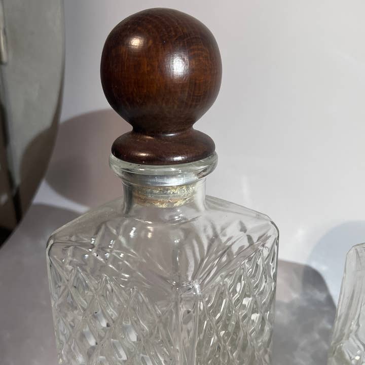 DADA Novecento - Wholesale Decorative Jar - Pair of Bohemian Crystal Bottles with Stopper2