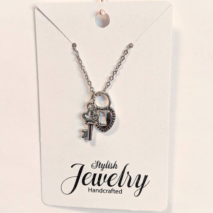 Stylish Jewelry Supply - Venta al por mayor Collares con colgantes/abalorios - Collar de plata envejecida con colgante con llave y candado a mi corazón