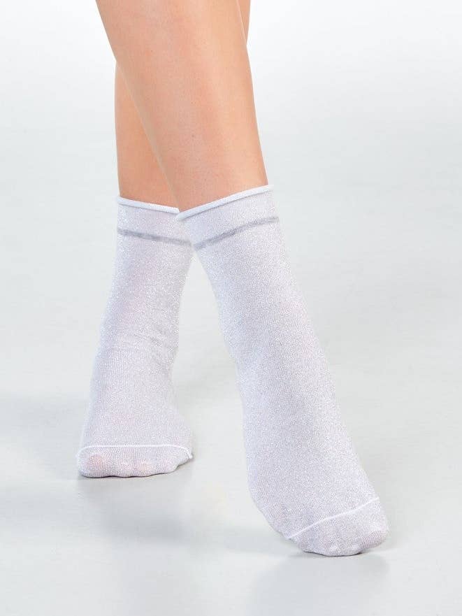 CHLOE - hvid for engroshandel hos DAILYSOCKS