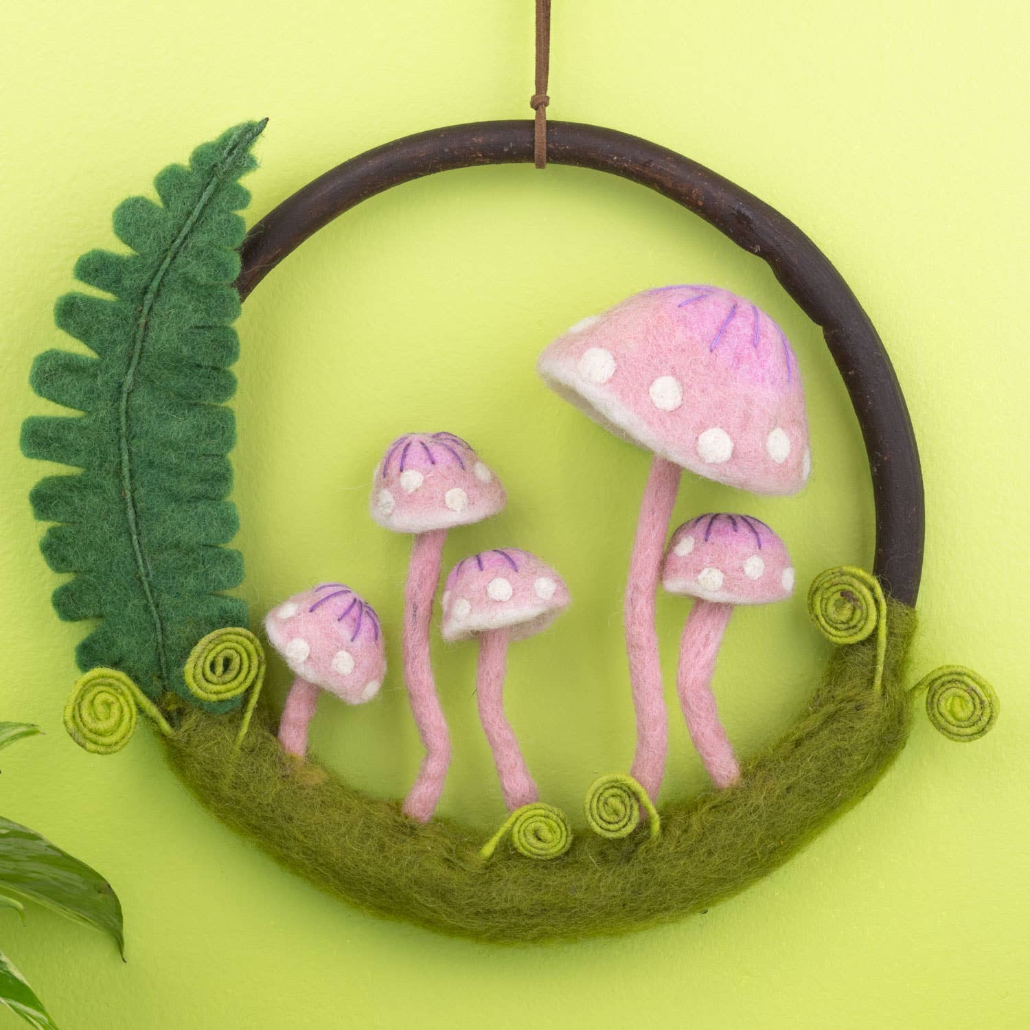 dZi Handmade – Großhandel 3D-Wandkunst – Rosafarbener Waldring für Damen1