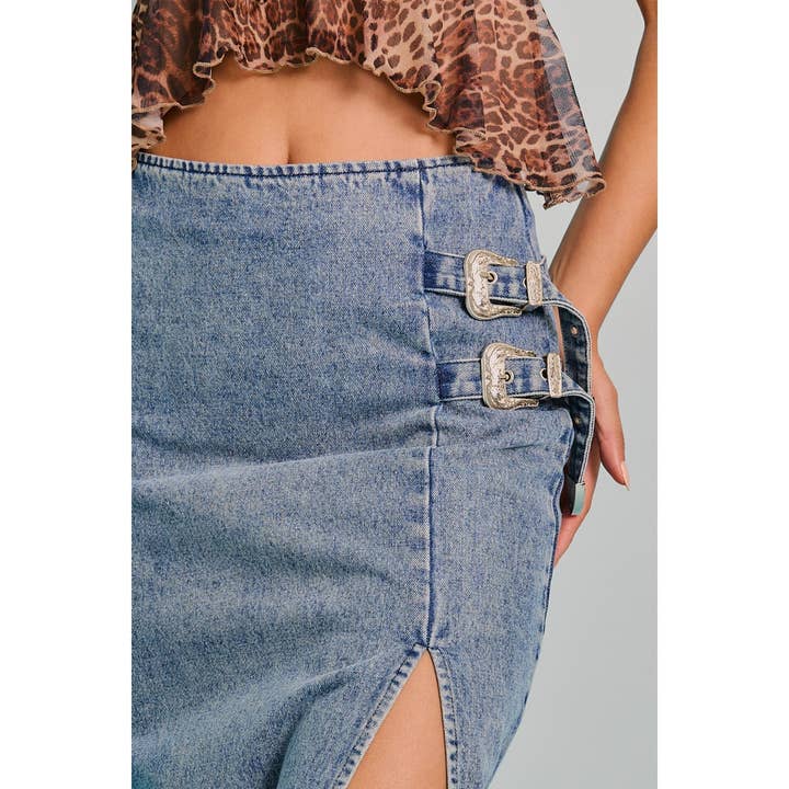 DENIM LAVATO GONNA MIDI IN DENIM A VITA ALTA CON DOPPIA FIBBIA ARGENTATA in vendita all'ingrosso su Faire2