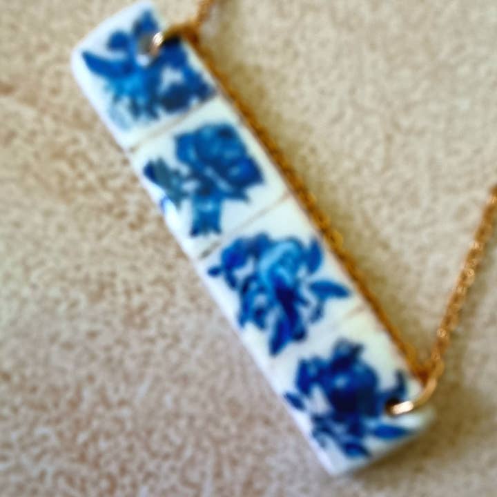 Collier à barres de style minimaliste pour la vente par LUSO TILES JEWELRY