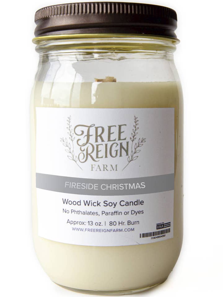 Fireside Christmas: candela alla soia Wood Wick per la vendita all'ingrosso da parte di Free Reign Farm