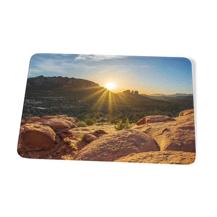 Planche à découper Cathedral Rock Sedona Sunset pour la vente par American Brand Studio