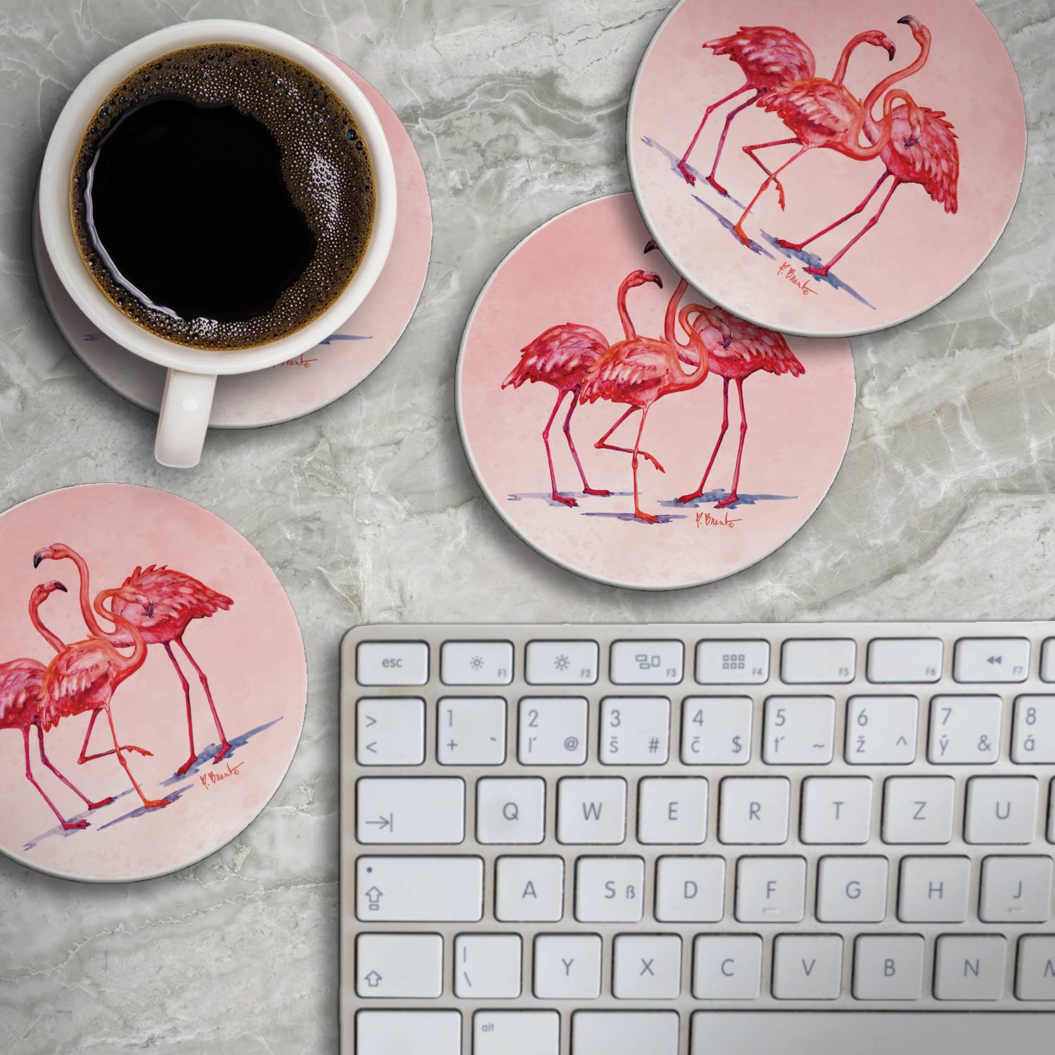 CounterArt/Highland Home/Thirstystone – wholesale Underlägg – ”Hilo Flamingos” 4-pack runda absorberande stenunderlägg4