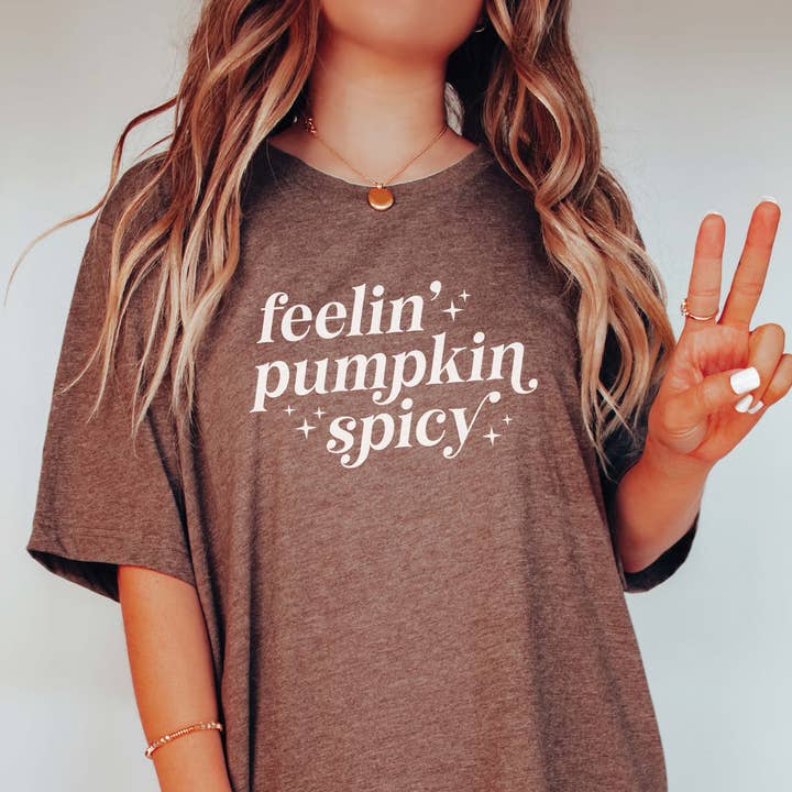 Pumpa Spicy Graphic Tee PLUS för wholesale av McCarty Branch Company