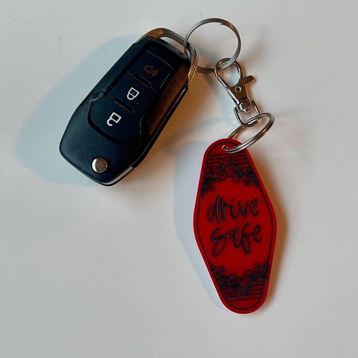 Porte-clés vintage Drive Safe pour la vente par SimplyWishfulCo