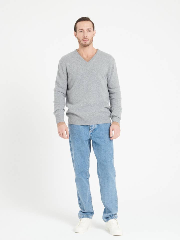 Jersey de cuello en V para hombre en cachemir de 4 hilos LUKE 13 para venta al por mayor de STUDIO CASHMERE8
