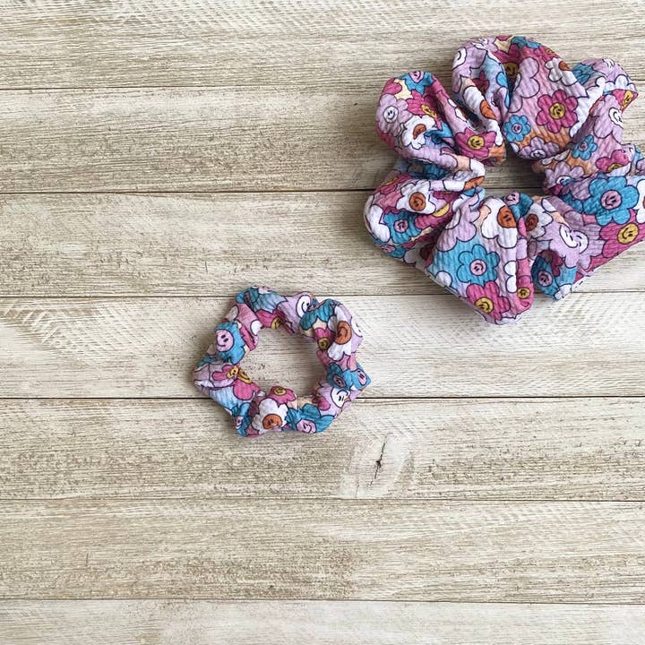 Valley Girl Co. - Wholesale Scrunchie - Women's - Smiley Flower Large Scrunchie2