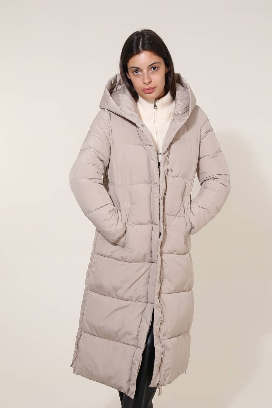 Attrait Paris - Wholesale Puffer Jacket - Women's - Long quilted down jacket with hood8