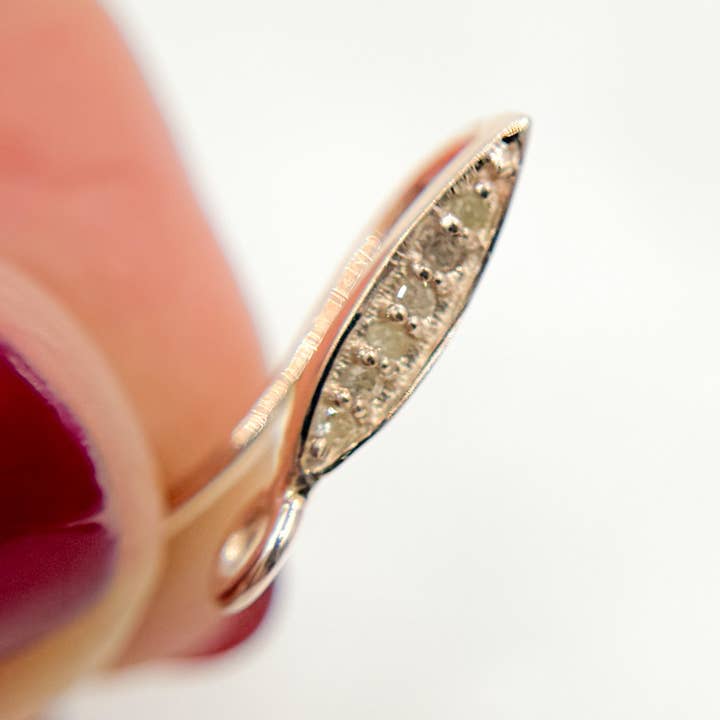 Tresor Jewelry Inc. - Venta al por mayor Pendientes de botón/aretes de poste - DC501. Alambre de Oreja de Plata de Ley con Diamante