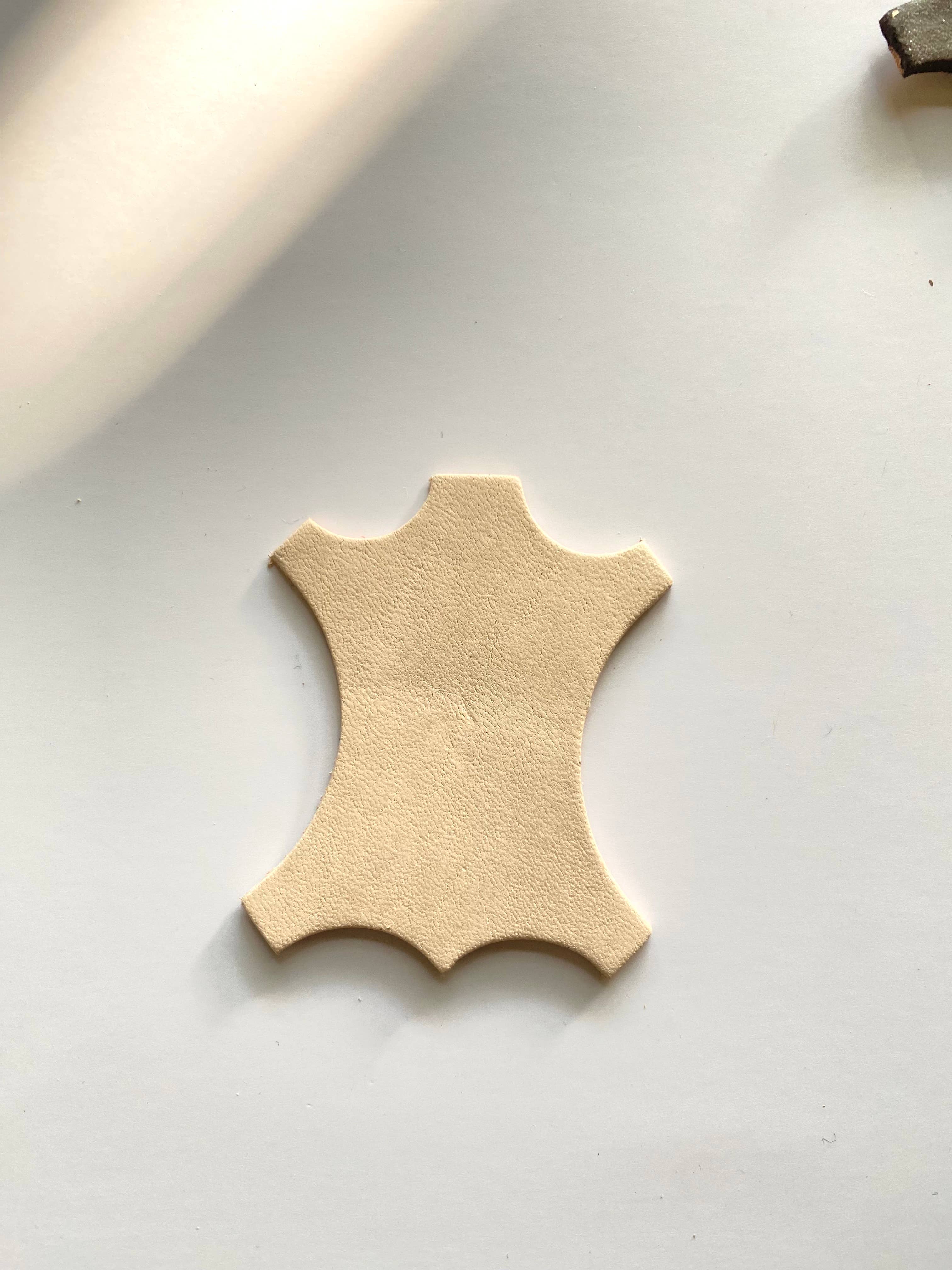 The Merchant Studio – Engroshandel Nøglering - Dame – Læder nøglering - Mudra hånd sælges separat9