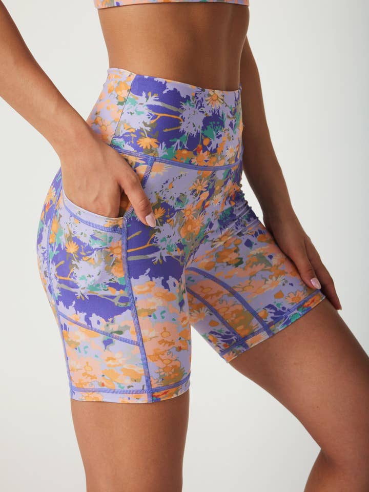 Shorts a vita alta con tasche stampate in colori pastello per yoga per la vendita all'ingrosso da parte di SILVERWIND
