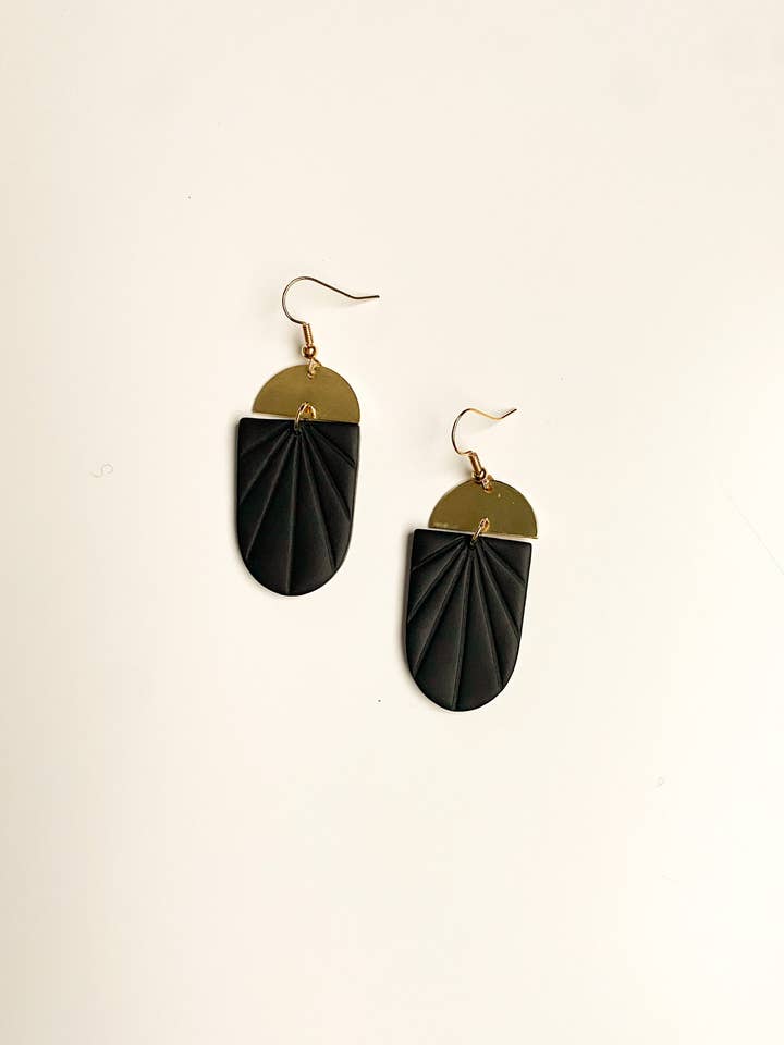 Ella en noir pour la vente par Copper Stones Studio