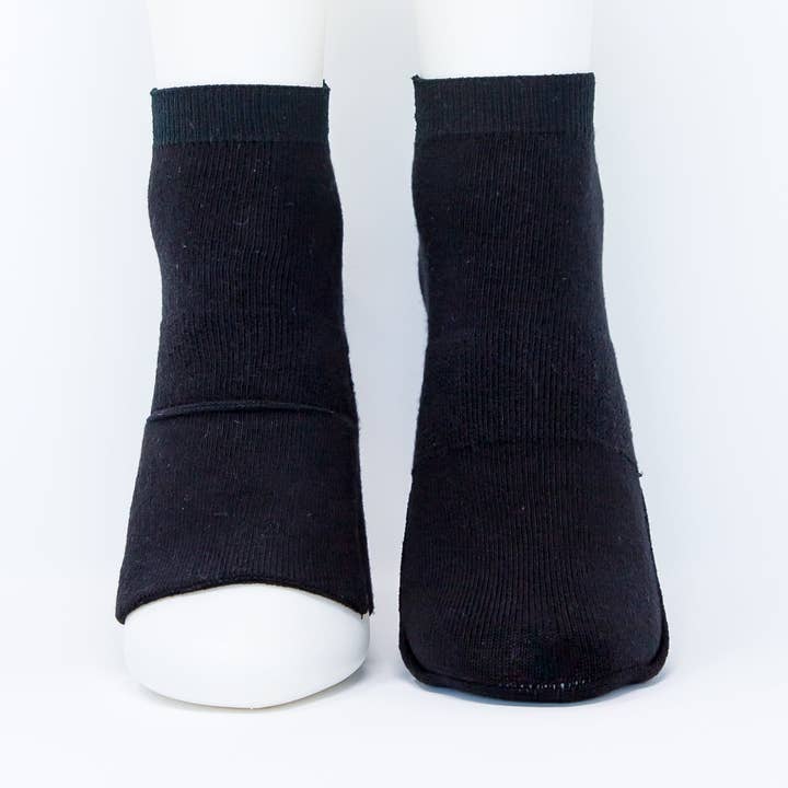 Calcetines de yoga antideslizantes para adultos - Negro para venta al por mayor de Peekaboo Socks