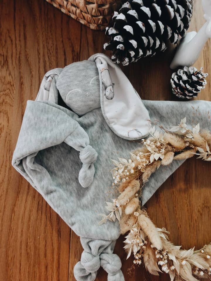 Velvet Cuddly Comforter Knots - Pingui for wholesale by Louis & Jules Stambouli Conseil