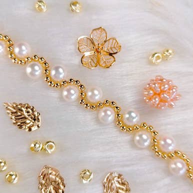 Macramé Bracelet with Freshwater Pearls and Gold-Plated Beads for wholesale by Pompon La Tulipe