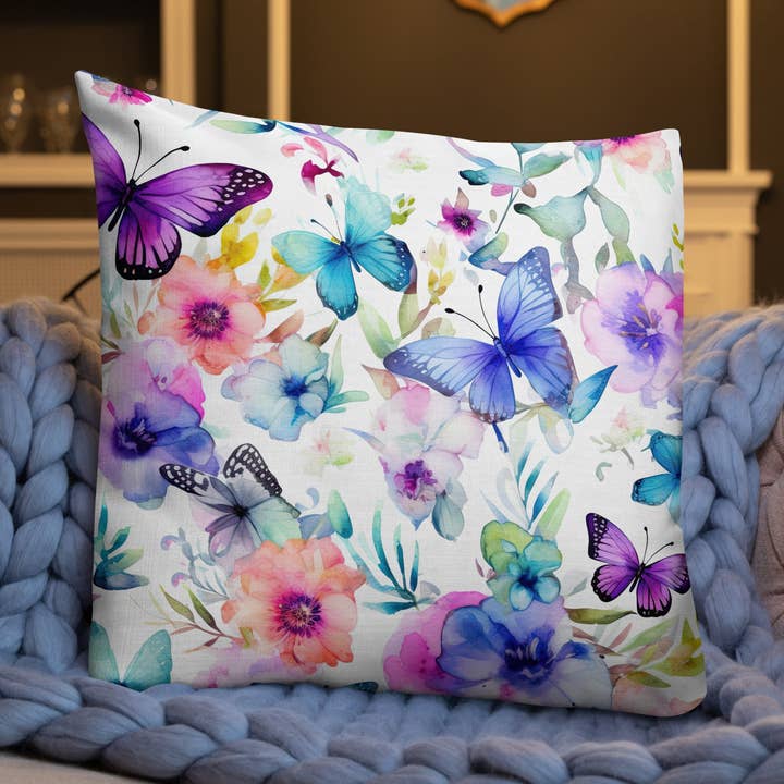 Coussin Premium Décoratif et Confortable des Amoureux des Papillons pour la vente par Grit with Grace, LLC