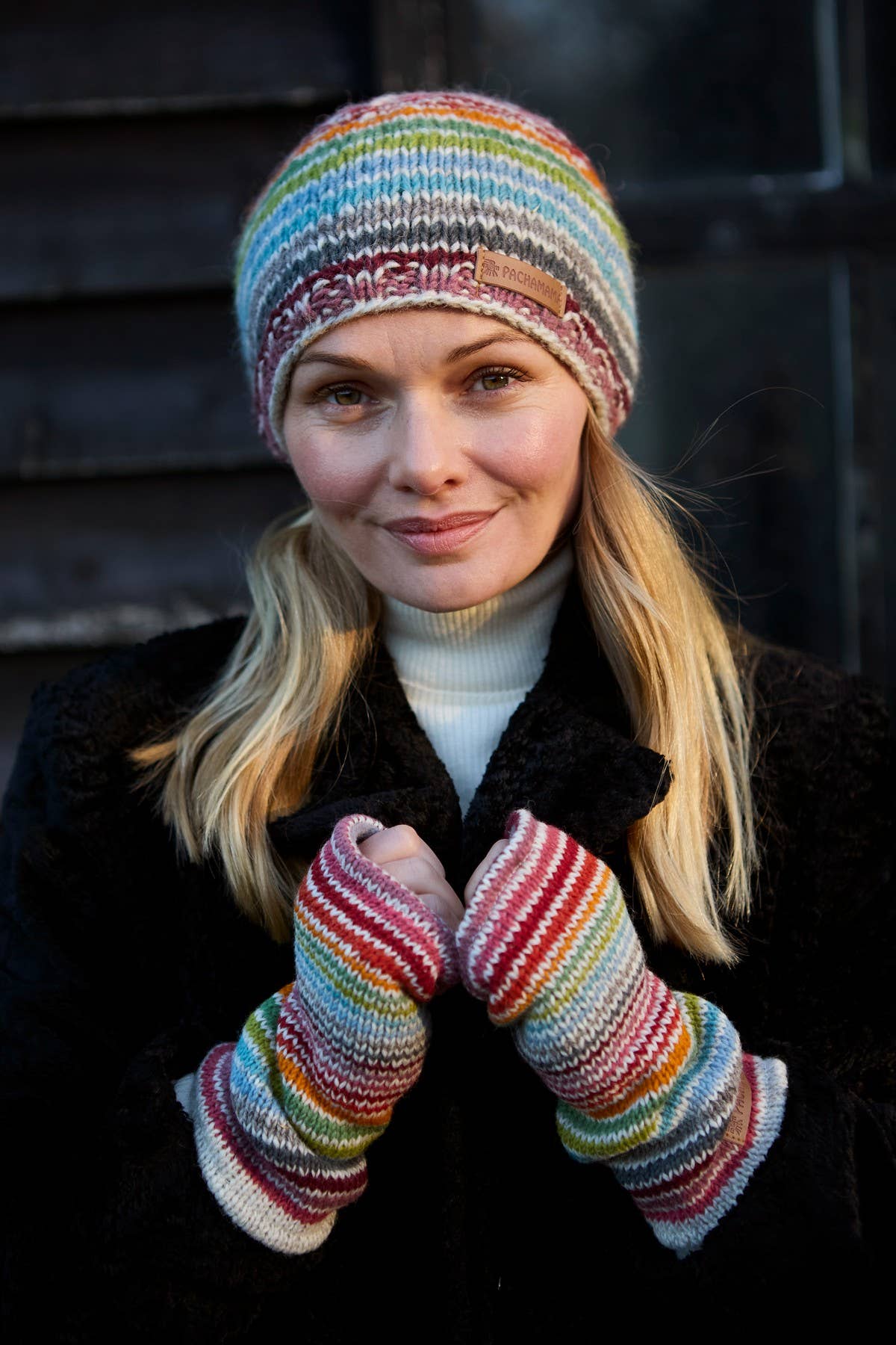 Un colore Cappello Hoxton a righe colorate in lana lavorata a maglia in vendita all'ingrosso su Faire2