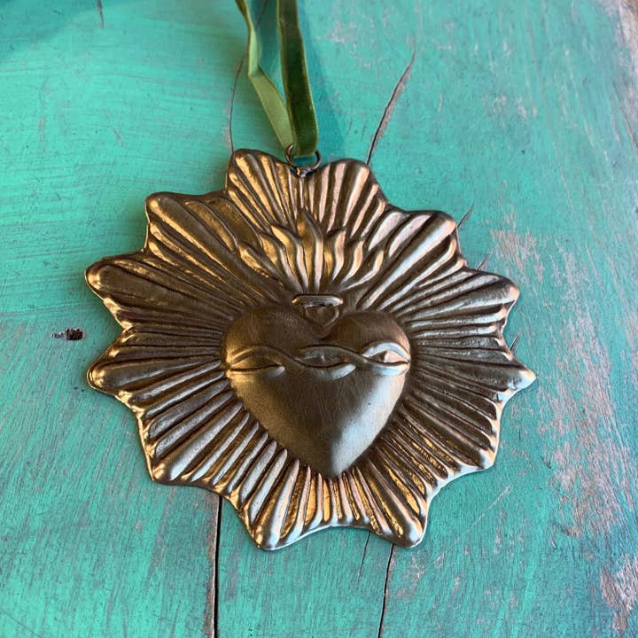 Love and Honor Jesus LLC - Wholesale Ornament - Small Round Sacred Heart Tin Ornament2