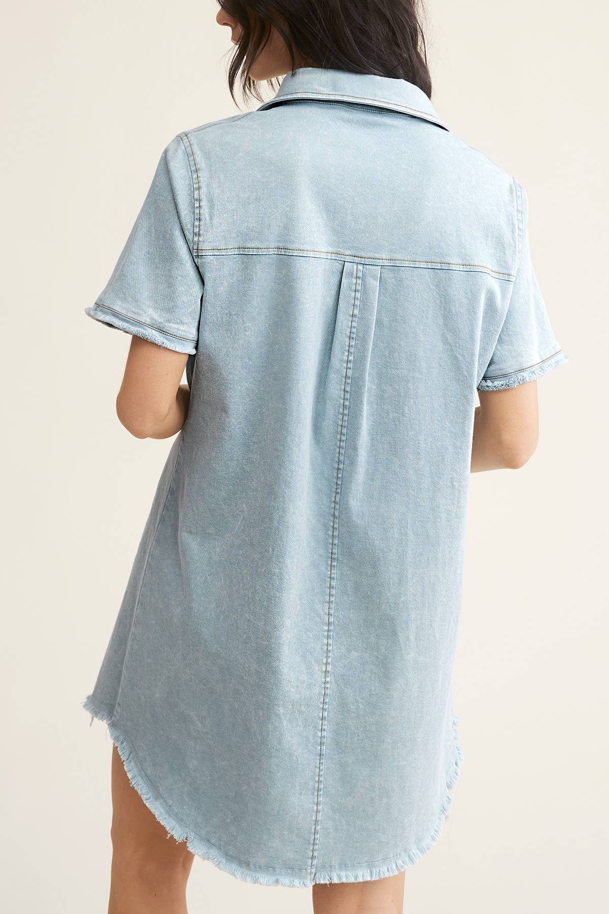 Cielo MCD9319-Abito a tunica in denim chiaro con bordo grezzo lavato minerale in vendita all'ingrosso su Faire12