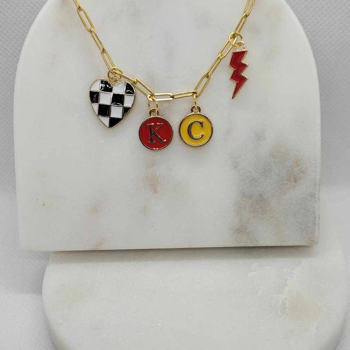 Collier avec pendentif émaillé Chiefs pour la vente par Maple Leaf Market