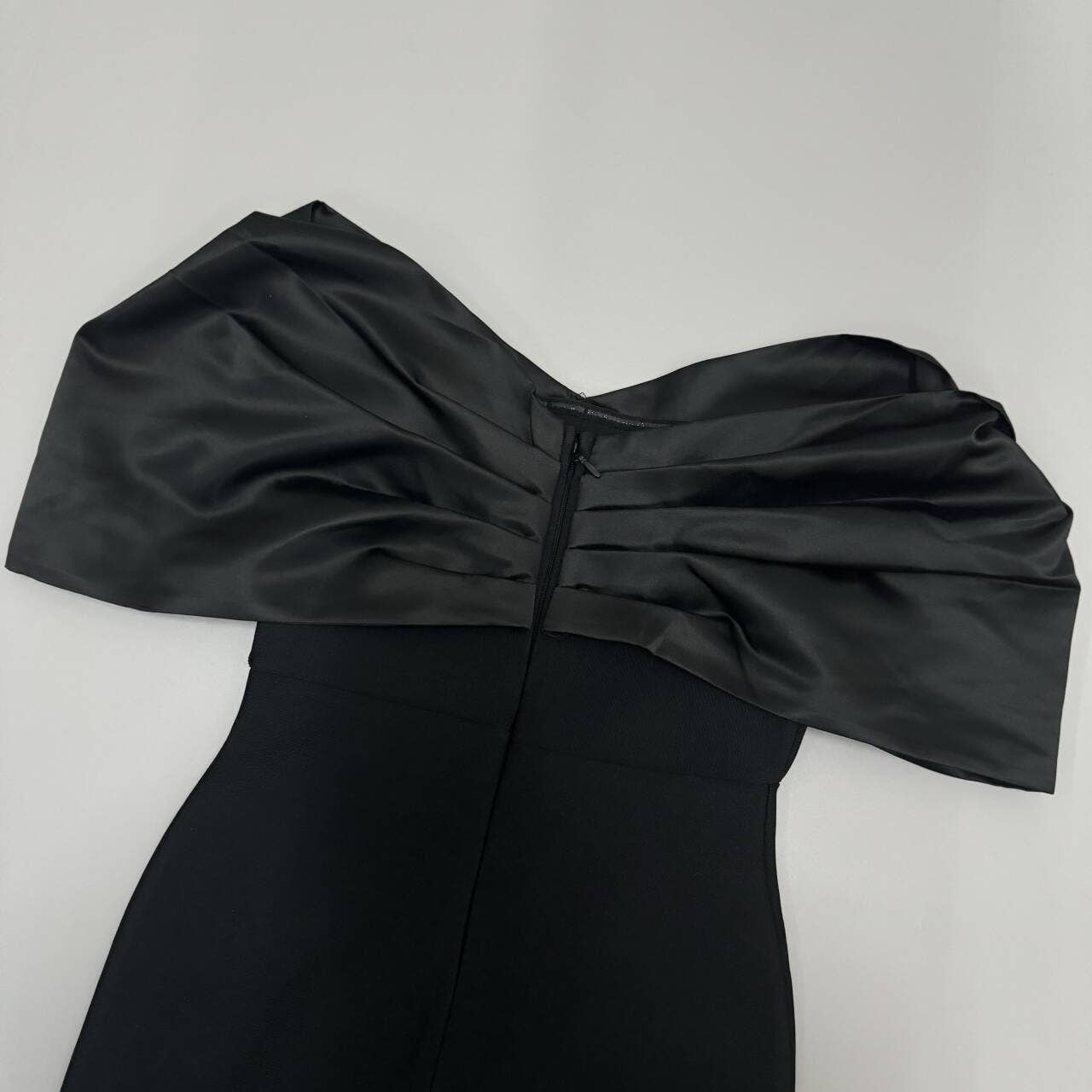 Productseeker – Vestido comprido - Mulher por atacado – DR829 Vestido de Outono com Ombros Descobertos e Laço de Strass14