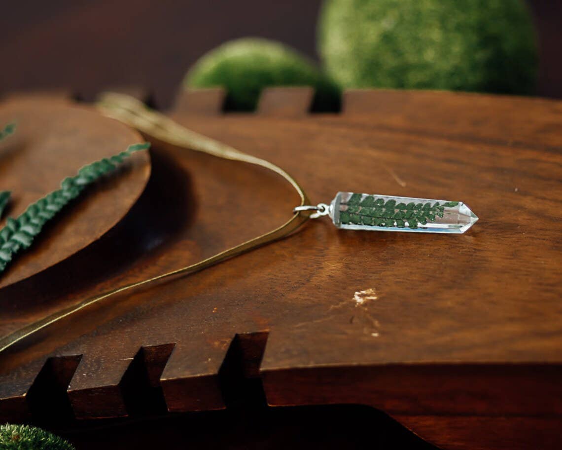 Costurero Real – wholesale Pendant/charm necklace – Fern necklace resin pendant point green pressed leaves3