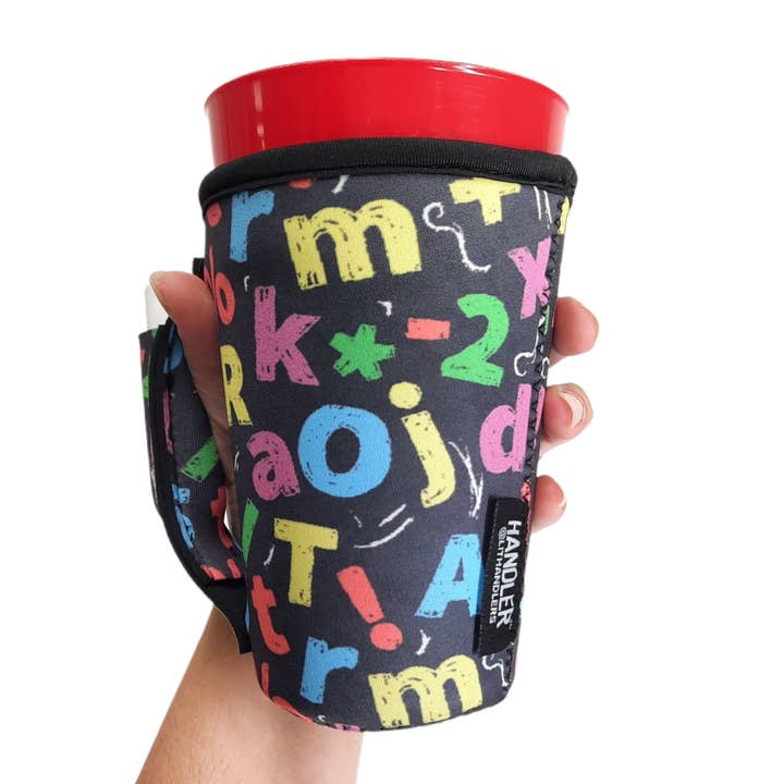 Drink Handlers – Großhandel Getränkemanschetten & -Koozies – Tafel Buchstaben 16 Unzen PINT Glas Tumbler Handlers™