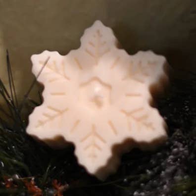 Decor Ate Me Studios - Home & Candles - Wholesale Novelty Candle - HOLIDAY CHRISTMAS SNOWFLAKE CANDLE 0