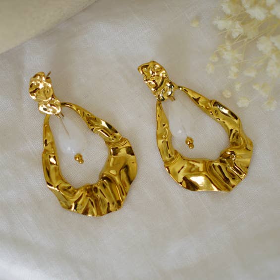 Gold dangling Beryl earrings with white pearl for wholesale by Bohomane