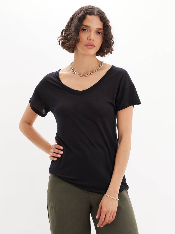 Francine Thin Tee - Black for wholesale by Amelius