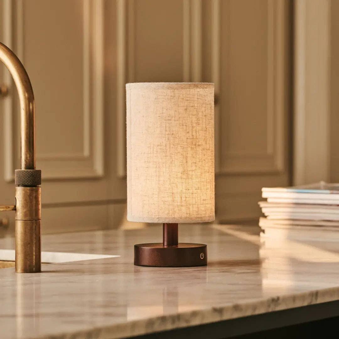 Tavellio - Vente Lampes d'appoint/de bureau - Lampe de table en bois sans fil Ben Dark Brown | Rechargeable, dimmable et jusqu'à 100 heures d'autonomie21