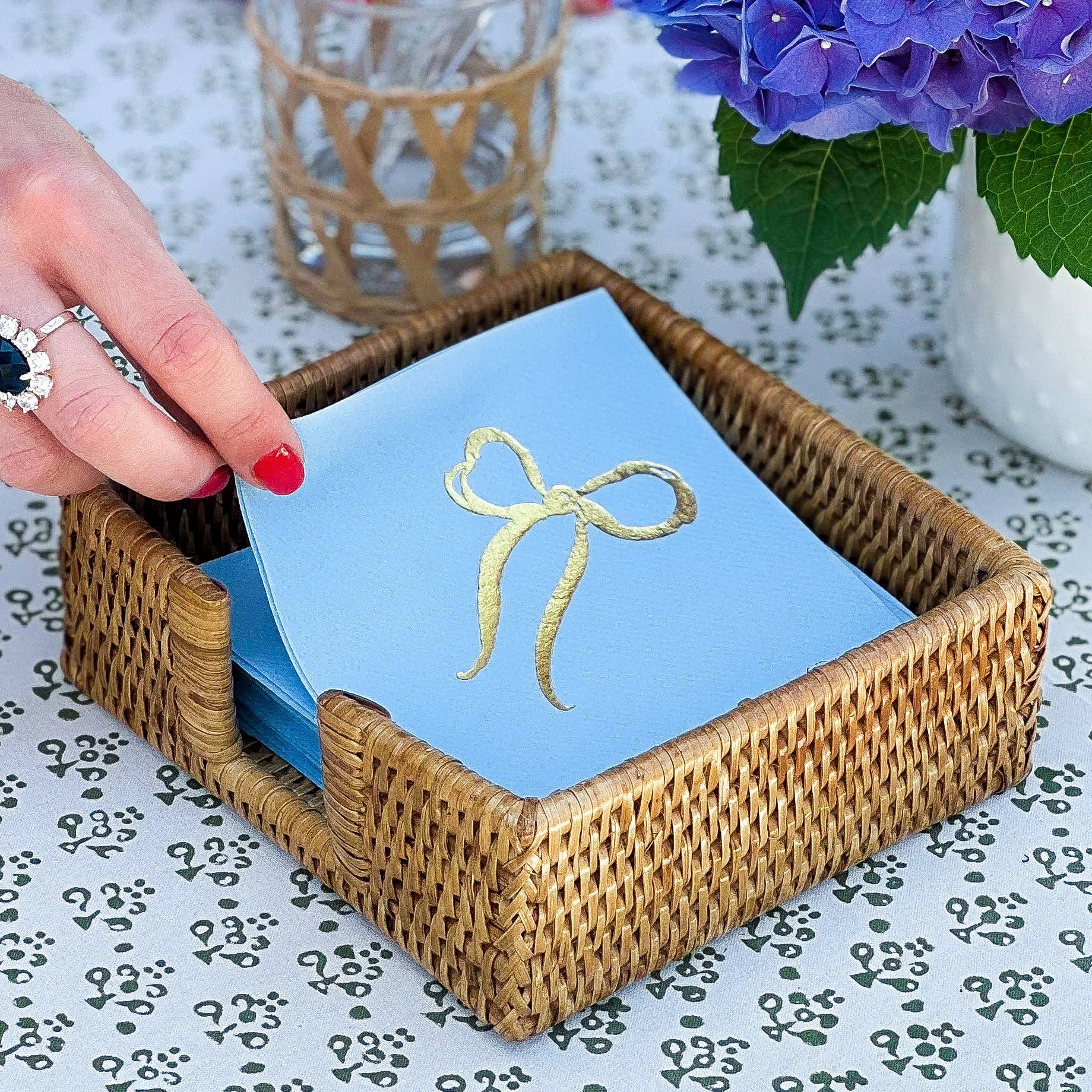 Simply Jessica Marie - Wholesale Wegwerpservet - Blue Bow luxe cocktailservetten in goudfolie, set van 201