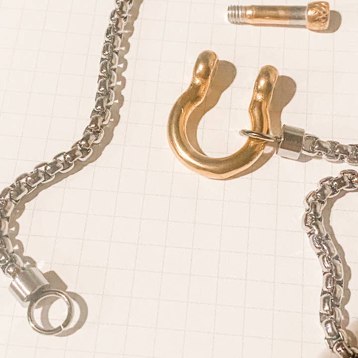 HoopLa - Wholesale Pendant/Charm Necklace - Carabiner horse Bit- Charm-Wheat Chain Stainless Necklace